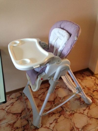 Лот: 6124861. Фото: 1. Стульчик для кормления Happy Baby... Стульчики для кормления