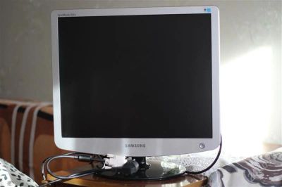 Лот: 2883486. Фото: 1. Samsung SyncMaster 932B. ЖК-мониторы