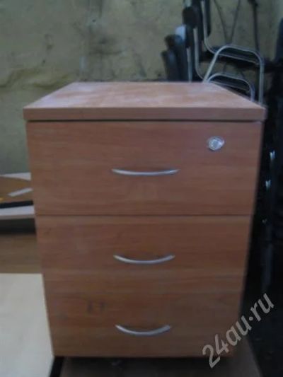 Лот: 344715. Фото: 1. Продам тумбу светлую, подкатную. Красноярск