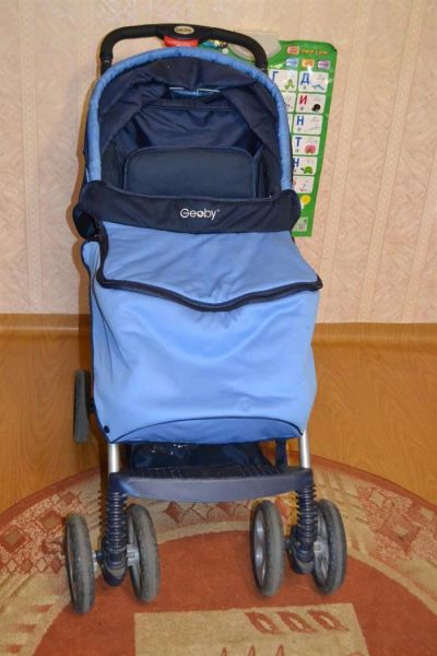 Лот: 3070574. Фото: 1. Продам прогулочную коляску geoby. Стульчики для кормления