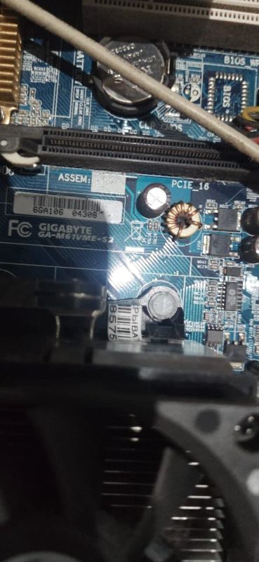 Лот: 17506955. Фото: 1. Материнская плата gigabyte ga-m61vme-s2. Материнские платы