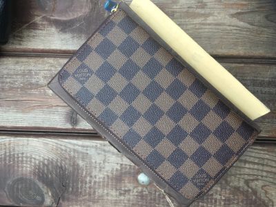 Лот: 11817159. Фото: 1. Кошелёк-клатч Louis Vuitton Zippy... Бумажники, кошельки, портмоне
