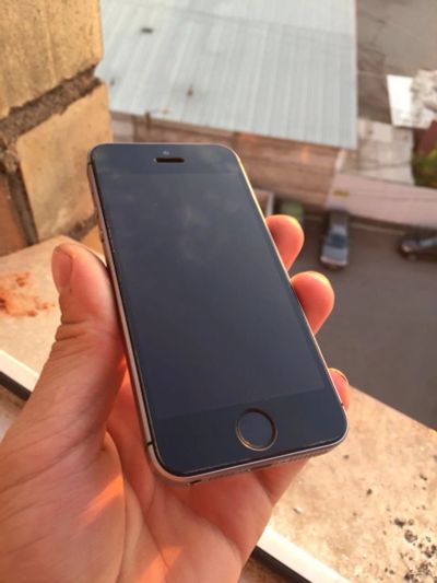Лот: 11892614. Фото: 1. iPhone se 32gb. Смартфоны