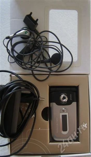 Лот: 394220. Фото: 1. Sony Ericsson Z550i. Кнопочные мобильные телефоны