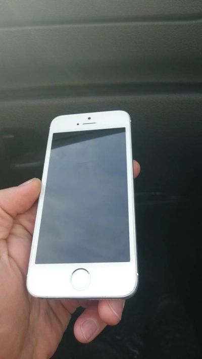 Лот: 7071050. Фото: 1. Кому IPhone 5S 16Gb LTE белый. Смартфоны