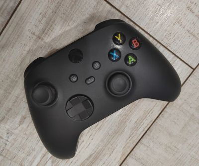 Лот: 24997176. Фото: 1. Оригинал геймпад Xbox one series. Аксессуары для игровых приставок, консолей, геймпады