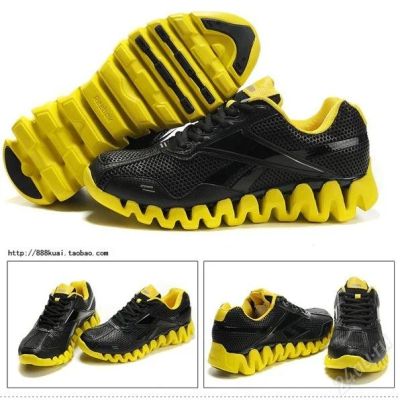 Лот: 1186628. Фото: 1. Reebok ZigTech. Кеды, кроссовки, слипоны