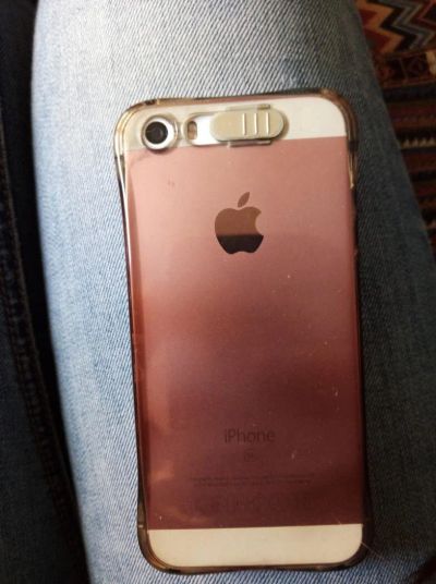 Лот: 10378682. Фото: 1. IPhone SE розовое золото. Смартфоны