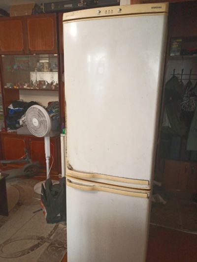 Лот: 25703204. Фото: 1. Холодильник Samsung б/у. Рабочий... Холодильники, морозильные камеры