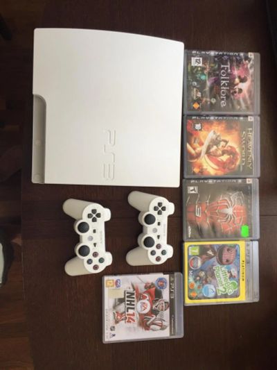 Лот: 8163157. Фото: 1. Sony PS3 белая + 2 джойстика... Игровые приставки, консоли