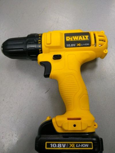 Лот: 12118635. Фото: 1. Шуруповерт DeWaLT. Электроинструмент