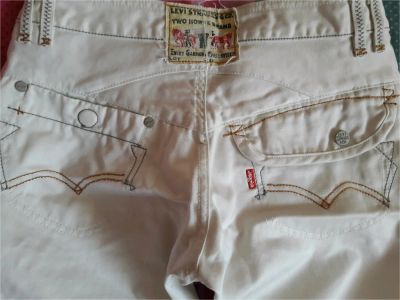 Лот: 11261891. Фото: 1. Джинсы брюки светлые Levis / 4... Джинсы