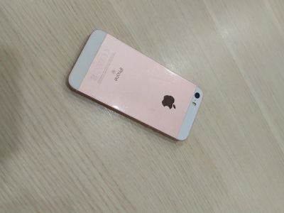 Лот: 16708698. Фото: 1. Iphone SE. Смартфоны