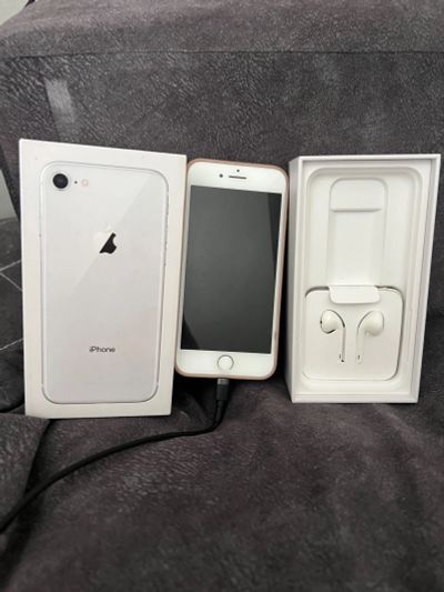Лот: 25414849. Фото: 1. IPhone 8 оригинал. Смартфоны