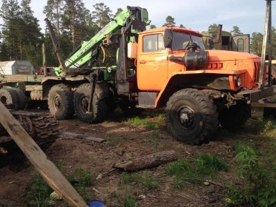 Лот: 9806585. Фото: 1. Урал лесовоз. Грузовики, автобусы, спецтехника