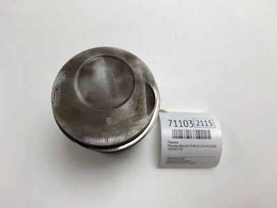 Лот: 20733557. Фото: 1. Поршень Mercedes-Benz W123 1981... Двигатель и элементы двигателя