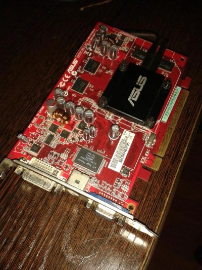 Лот: 3186369. Фото: 1. ASUS EAX1600XT Silent / TVD... Видеокарты