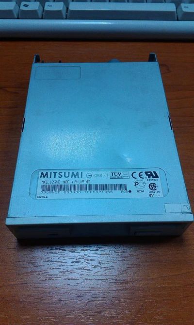 Лот: 3668497. Фото: 1. Привод для магнитных дисков, флоппик... Приводы CD, DVD, BR, FDD