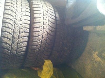 Лот: 3473488. Фото: 1. Bridgestone 185/65 r15 шипы. Шины