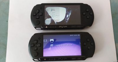 Лот: 14649670. Фото: 1. PSP E1008 2шт. (одна с разбитым... Игровые приставки, консоли