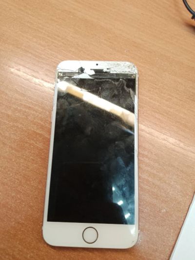 Лот: 20770812. Фото: 1. iphone se на запчасти. Другое (запчасти, оборудование)