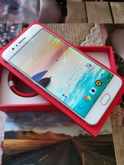 Лот: 14486287. Фото: 1. OnePlus 5 Gold 6/64Гб / Золотой... Смартфоны