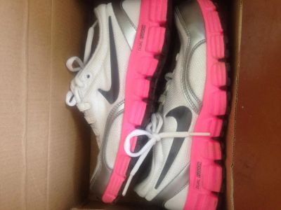 Лот: 4343123. Фото: 1. Кроссовки NIKE (оригинал). Кеды, кроссовки, слипоны