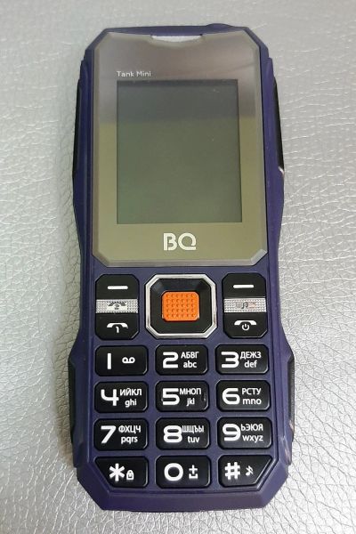 Лот: 16735492. Фото: 1. Сотовый телефон BQ-1842 Tank Mini... Кнопочные мобильные телефоны