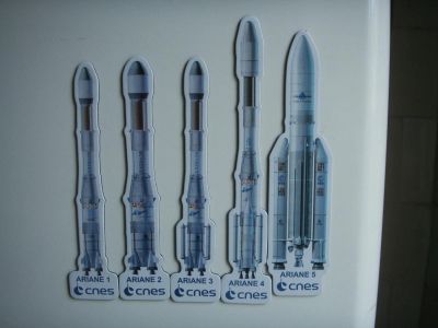 Лот: 9624263. Фото: 1. Серия магнитов с ракетами Ariane... Другое (коллекционирование, моделизм)