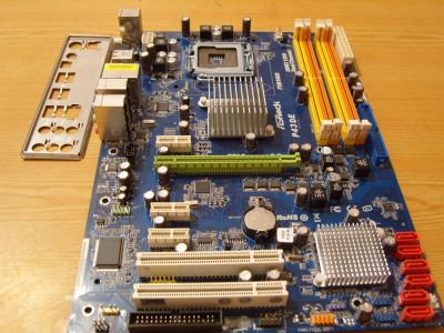 Лот: 3215126. Фото: 1. Материнская плата ASRock P43DE... Материнские платы