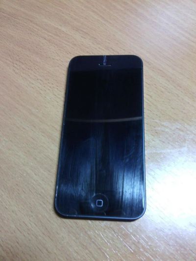 Лот: 10950365. Фото: 1. IPhone 5 черный. Смартфоны
