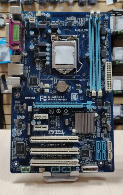 Лот: 20932110. Фото: 1. Мат. плата Gigabyte GA-P61A-D3... Материнские платы