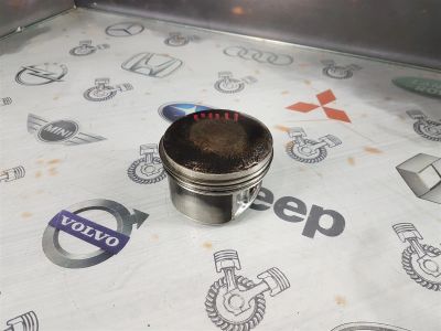 Лот: 23591742. Фото: 1. Поршень Audi A6 ALF 078107065BB. Двигатель и элементы двигателя