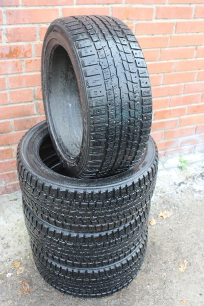 Лот: 25761888. Фото: 1. Шины зимние Dunlop 235 45 17... Шины