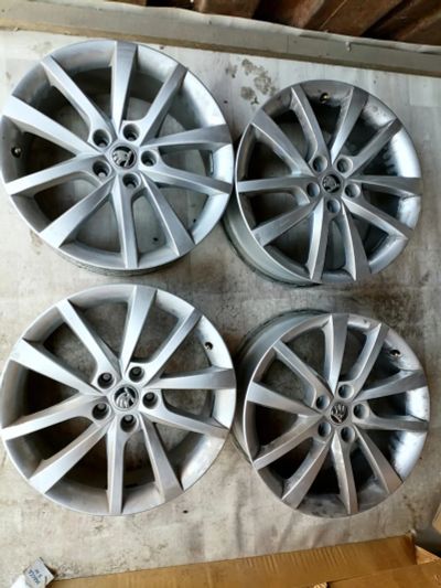 Лот: 24424637. Фото: 1. Оригинальные диски r18 Skoda Kodiaq... Диски