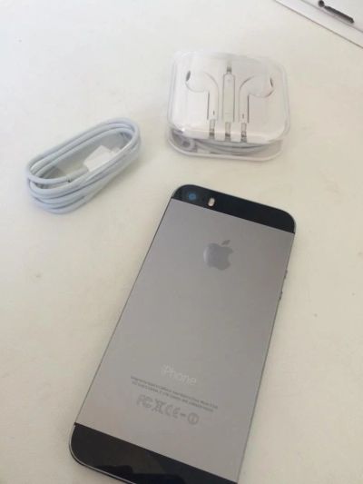 Лот: 6017955. Фото: 1. iPhone 5s 32Gb. Хорошее состояние... Смартфоны
