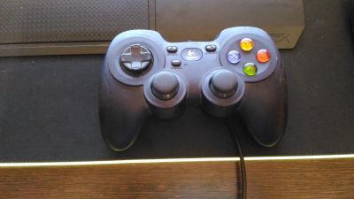 Лот: 14759756. Фото: 1. Геймпад Logitech F310. Рули, джойстики