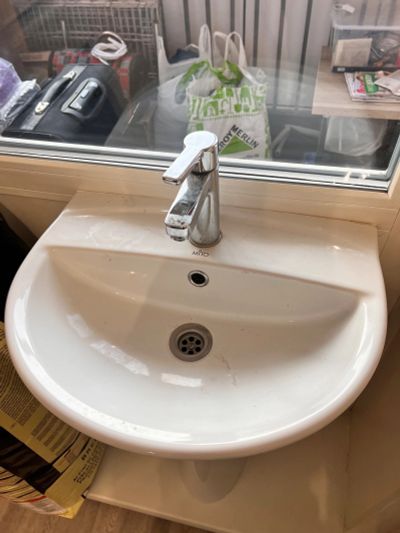 Лот: 18978045. Фото: 1. Раковина с краном. Раковины, умывальники