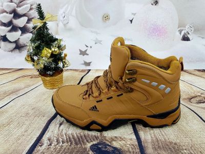 Лот: 10790846. Фото: 1. Кроссовки Adidas Traxion Winter... Кеды, кроссовки, слипоны