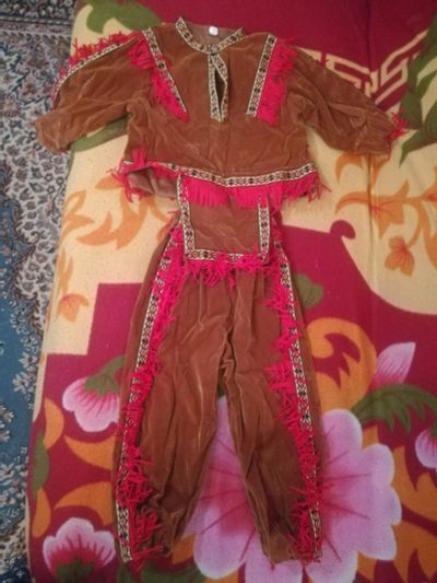 Лот: 18376887. Фото: 1. Новогодние костюмы индеец, петрушка. Детские карнавальные, праздничные костюмы