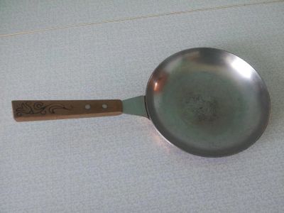 Лот: 10163980. Фото: 1. Сковородка маленькая. Сковороды и сотейники