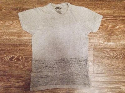 Лот: 5132762. Фото: 1. Серая футболка Bershka. Свитеры, толстовки, худи