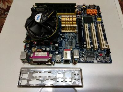 Лот: 11568668. Фото: 1. Материнская плата Gigabyte GA-8I945GME... Комплекты запчастей