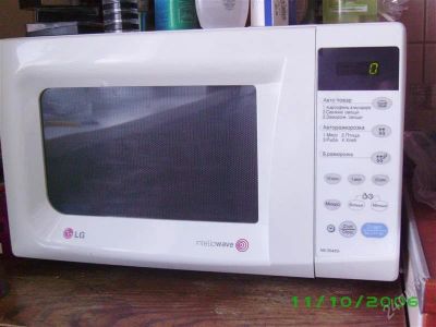 Лот: 1811055. Фото: 1. Микроволновая печь LG MS2042G. Микроволновки, мини-печи