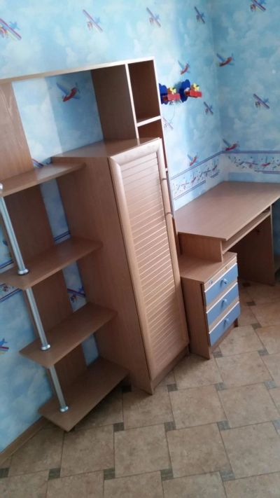 Лот: 9220570. Фото: 1. Стол с полками ученика. Столики, стулья, парты
