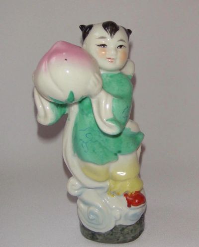 Лот: 7470905. Фото: 1. Статуэтка фарфоровая Китай Девочка... Фарфор, керамика