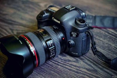 Лот: 14067748. Фото: 1. Полнокадровый фотоаппарат Canon... Цифровые зеркальные