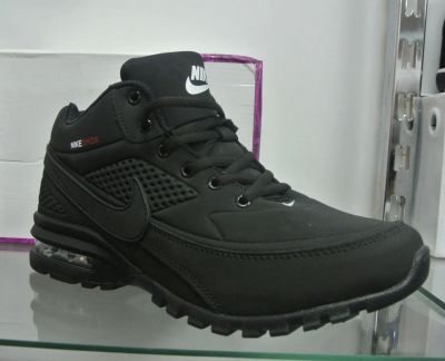 Лот: 9103593. Фото: 1. Кроссовки Nike с натуральным мехом... Кеды, кроссовки, слипоны