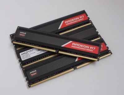 Лот: 5814710. Фото: 1. 16Gb 4x4Gb DDR4 AMD Radeon R7... Оперативная память