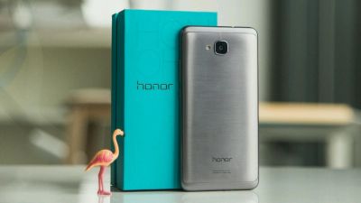Лот: 8945889. Фото: 1. Honor 5c золотой на гарантии идеал. Смартфоны
